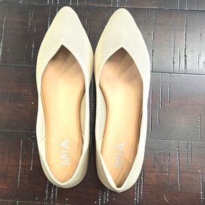 Mia Flats size 7